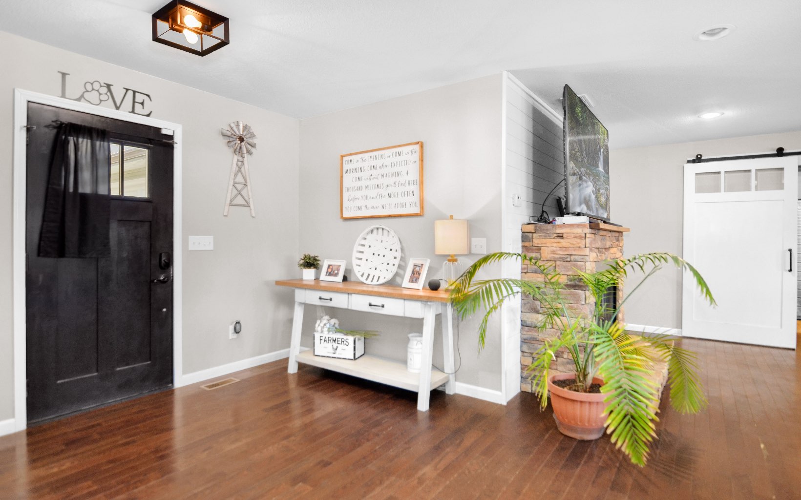 220 Ivy Ridge