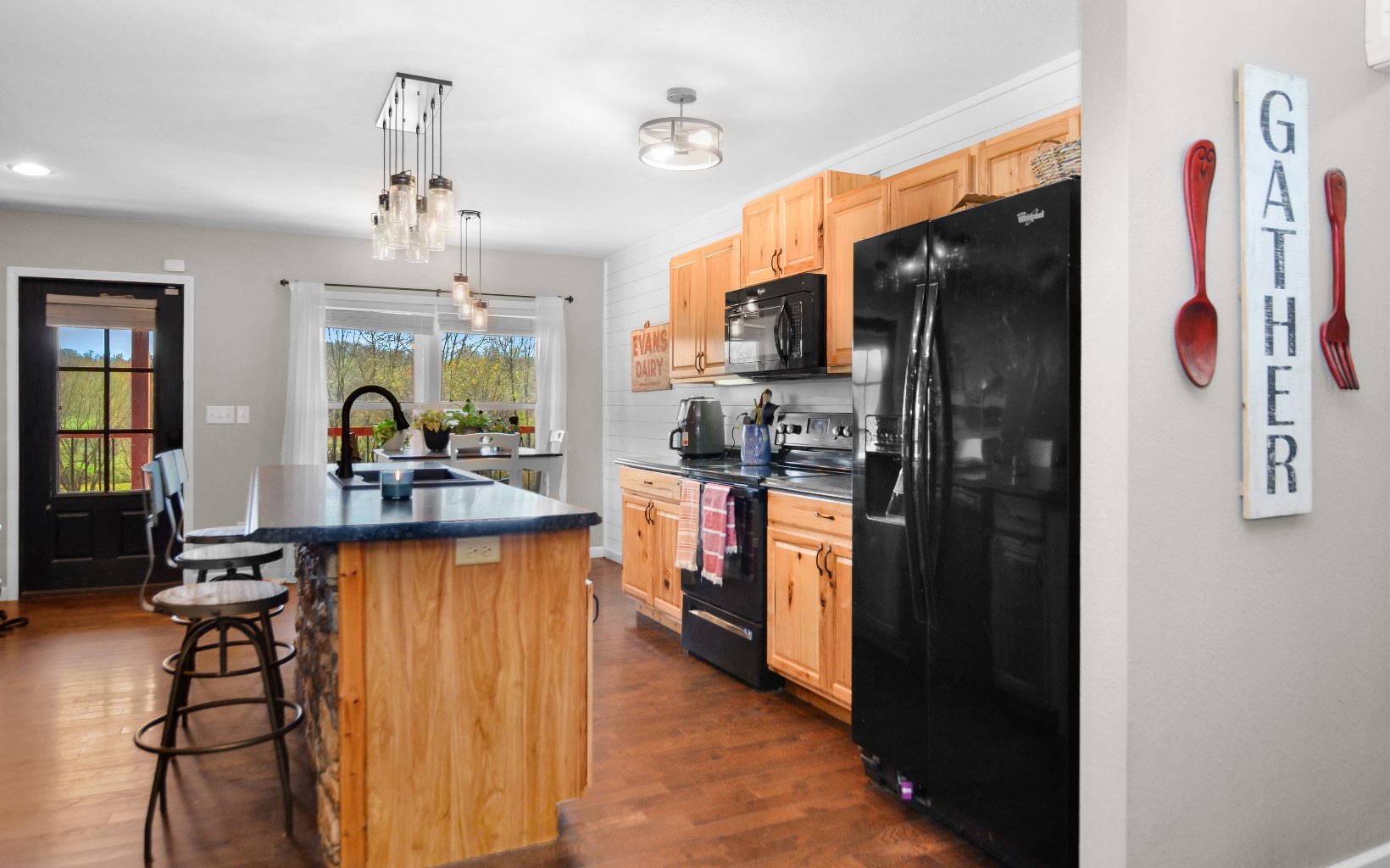220 Ivy Ridge