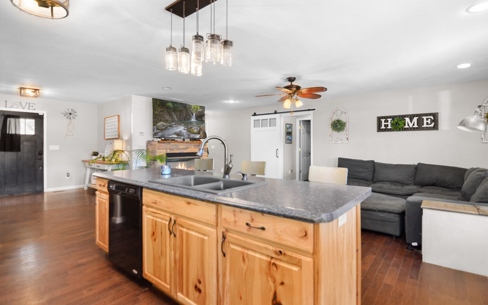 220 Ivy Ridge