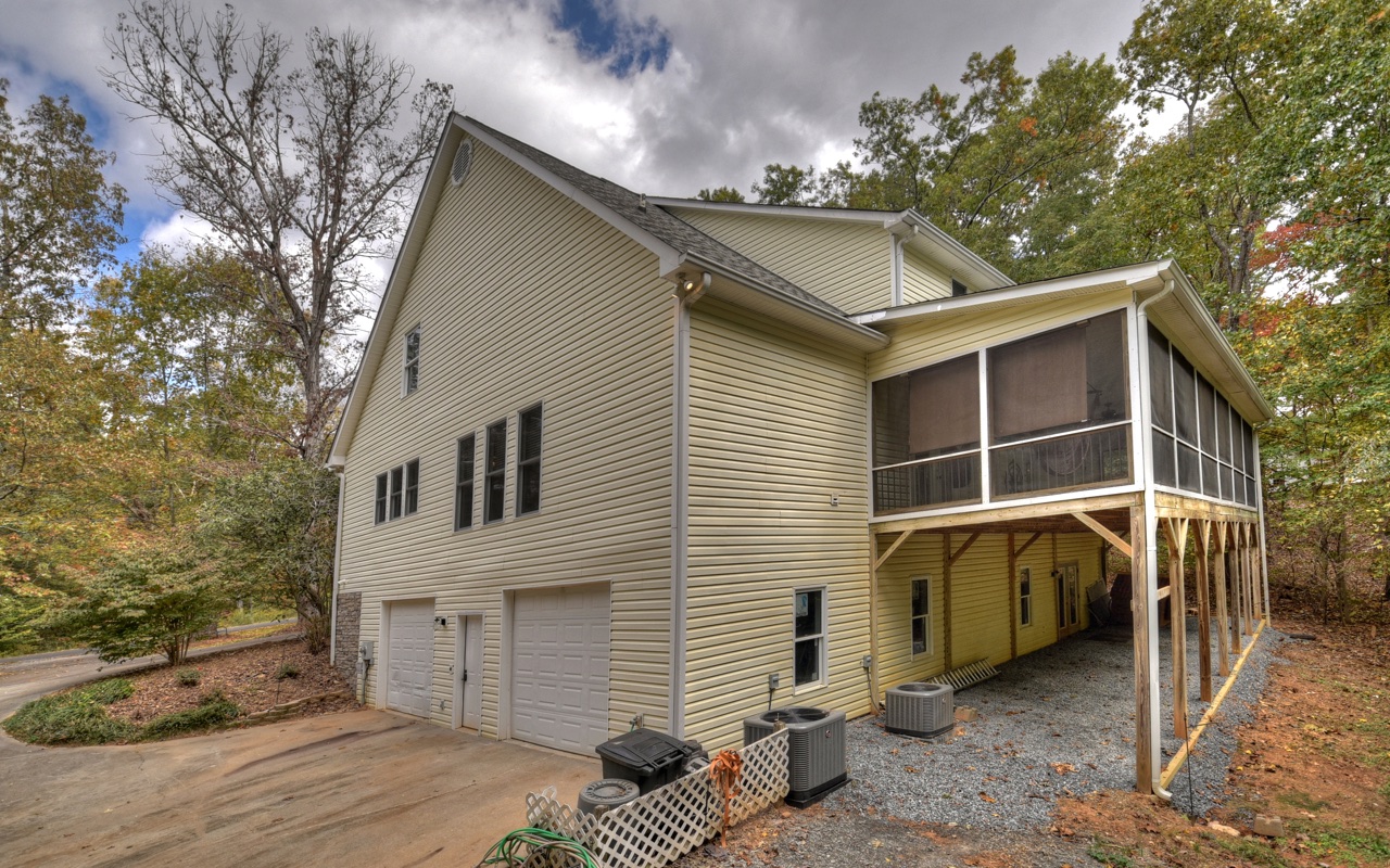 59 Crabapple Lane