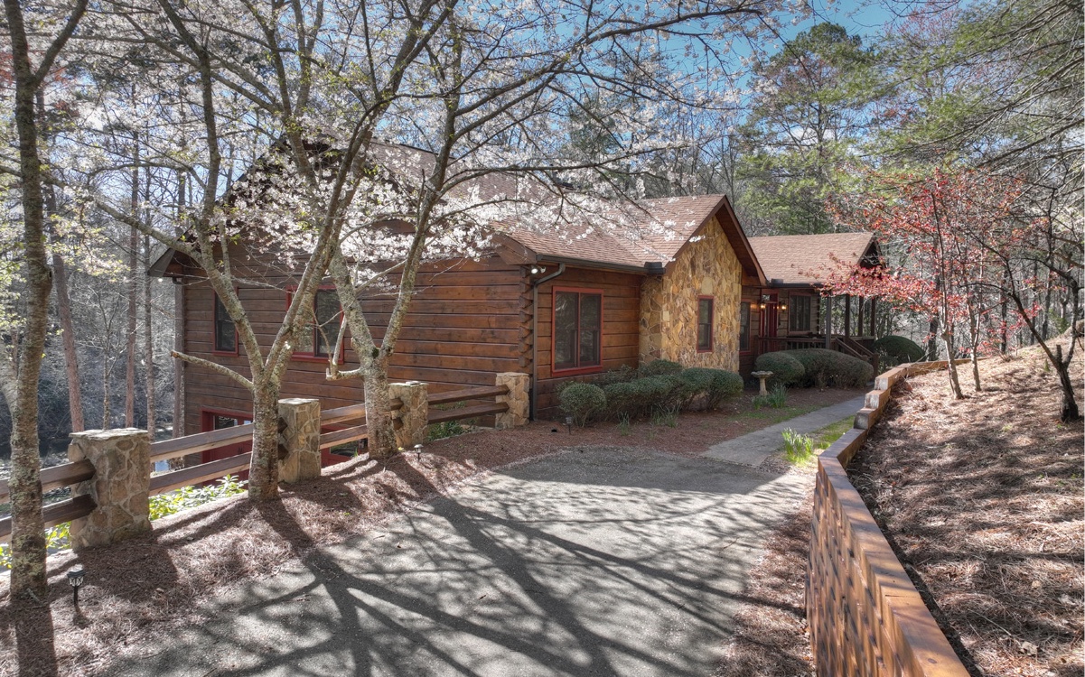 7666 Rock Creek Road