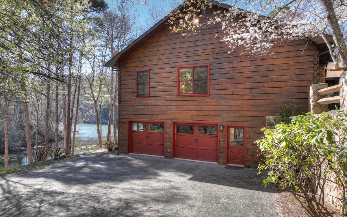 7666 Rock Creek Road