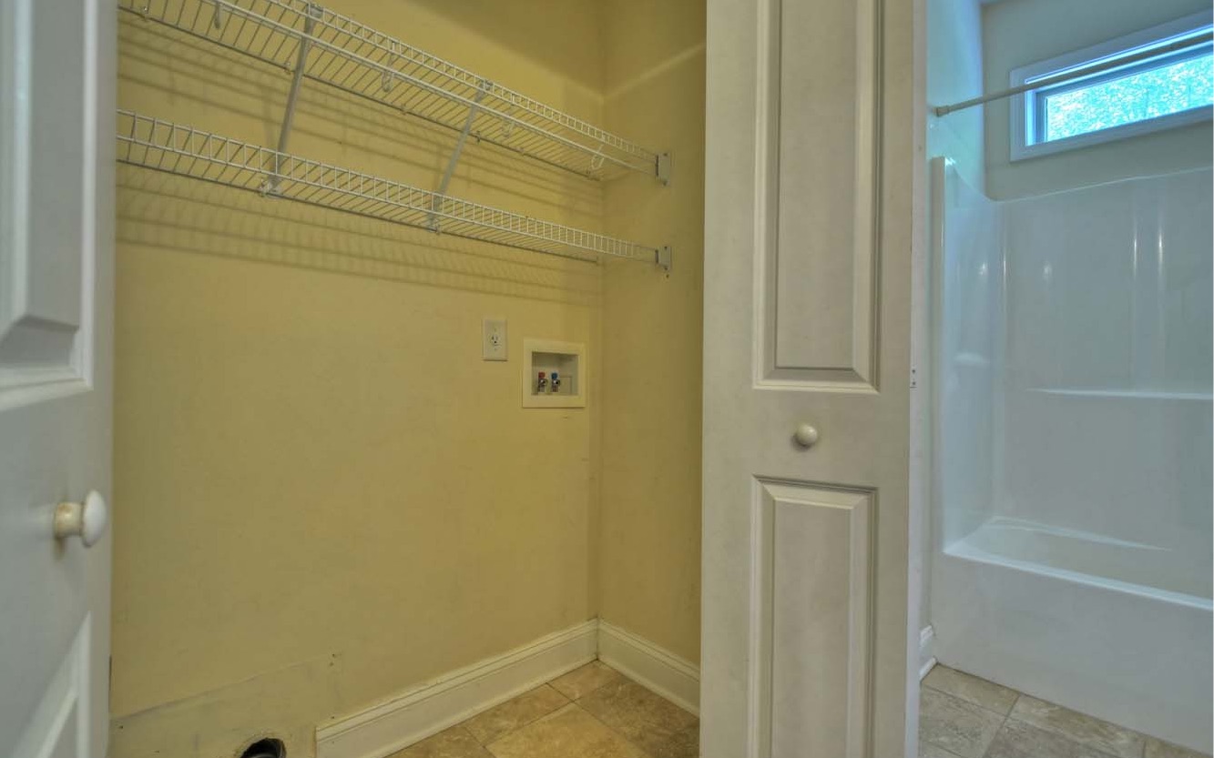 172 N Crestview Drive