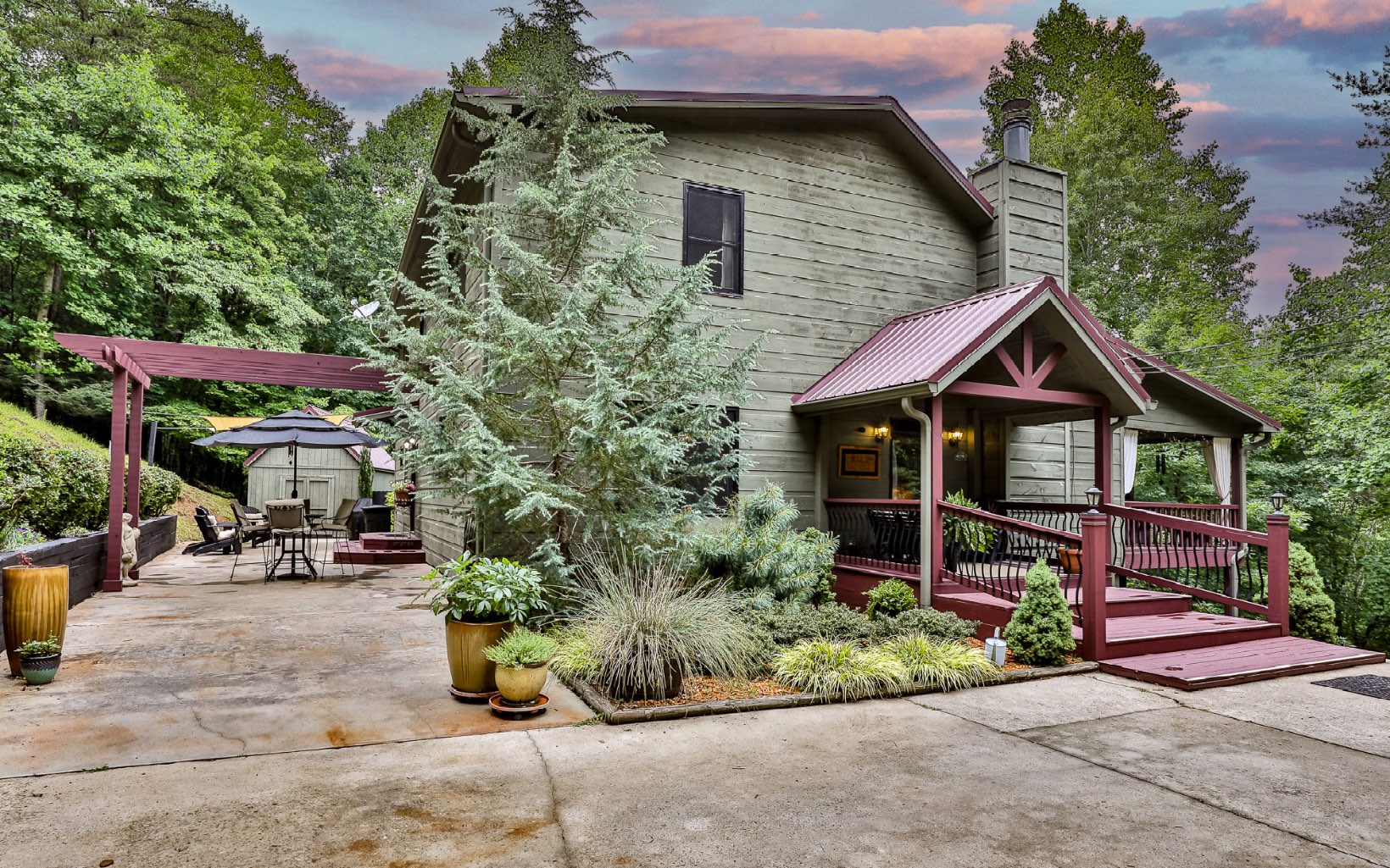 148 Poolside Court