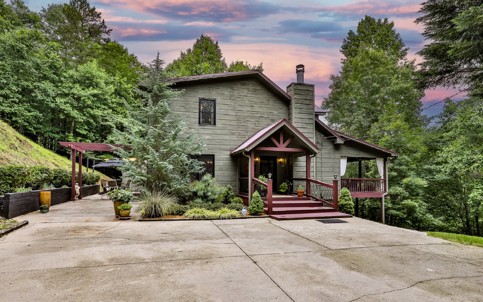 148 Poolside Court
