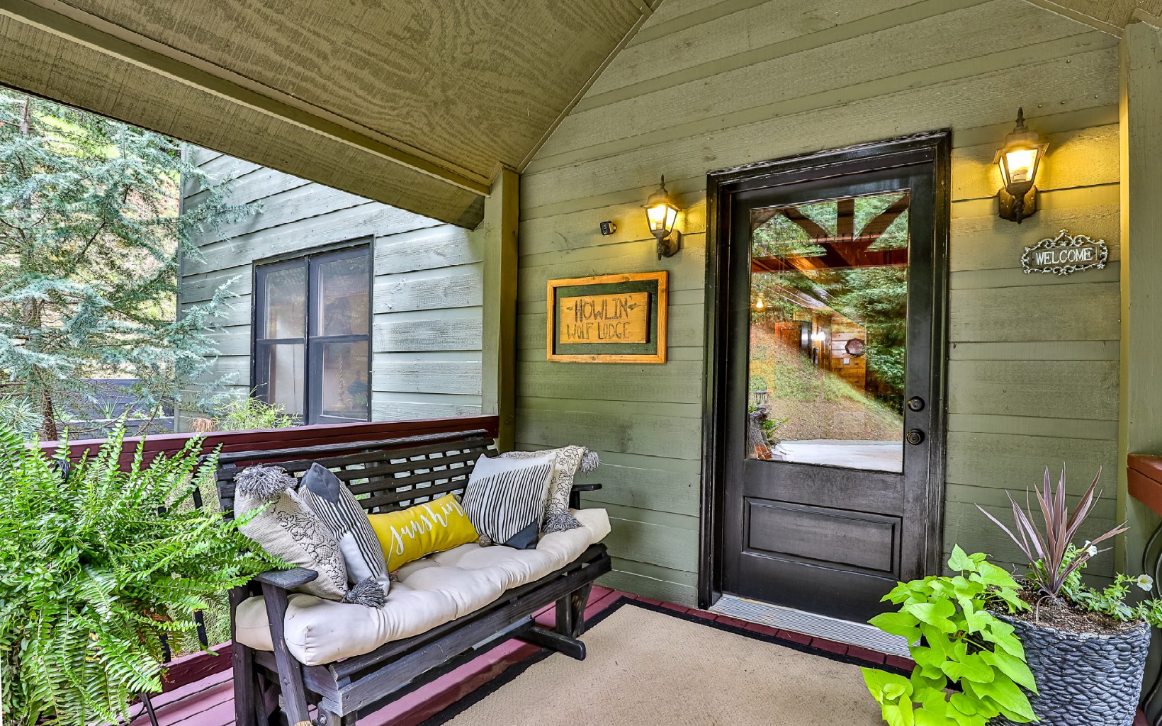 148 Poolside Court