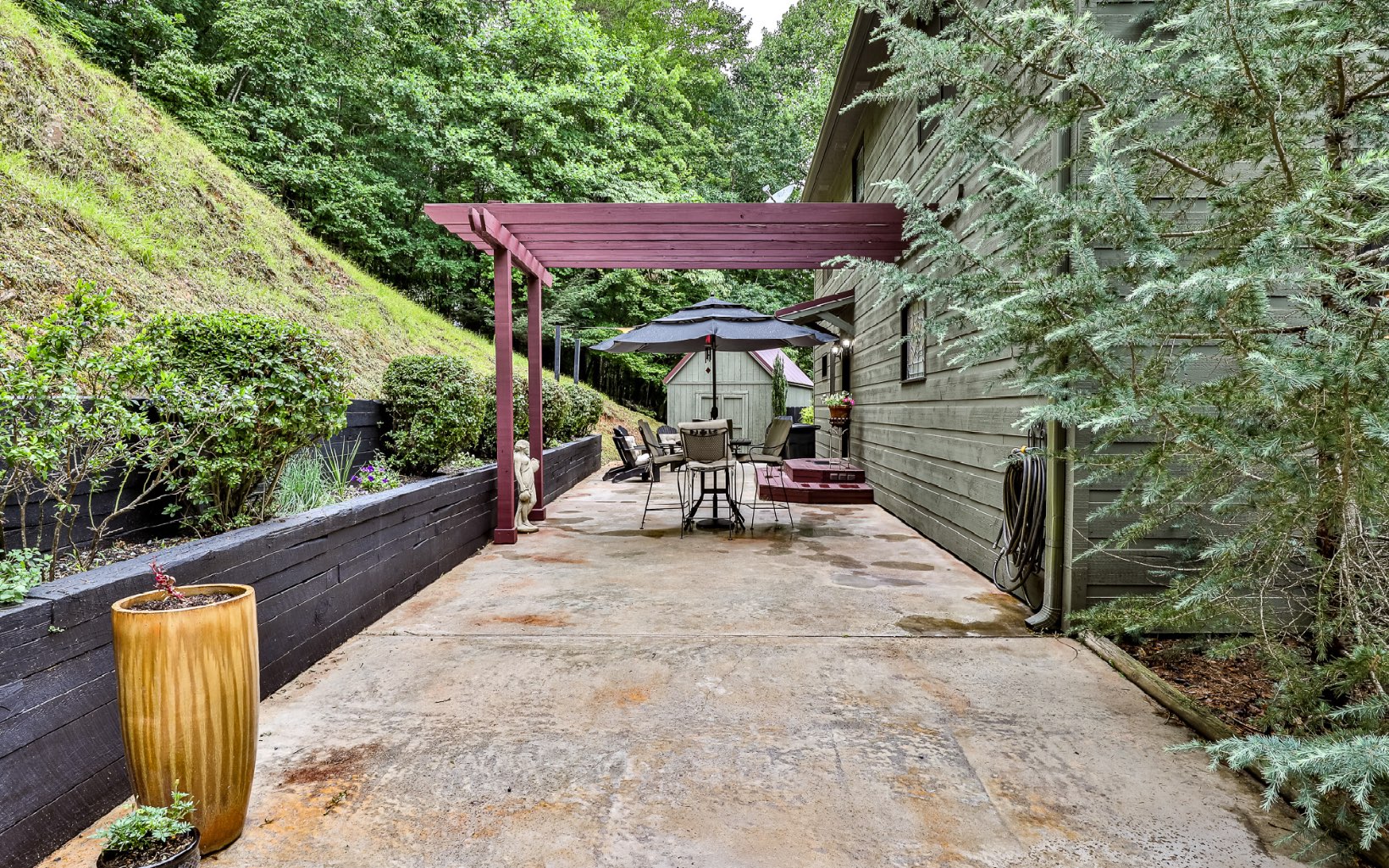 148 Poolside Court
