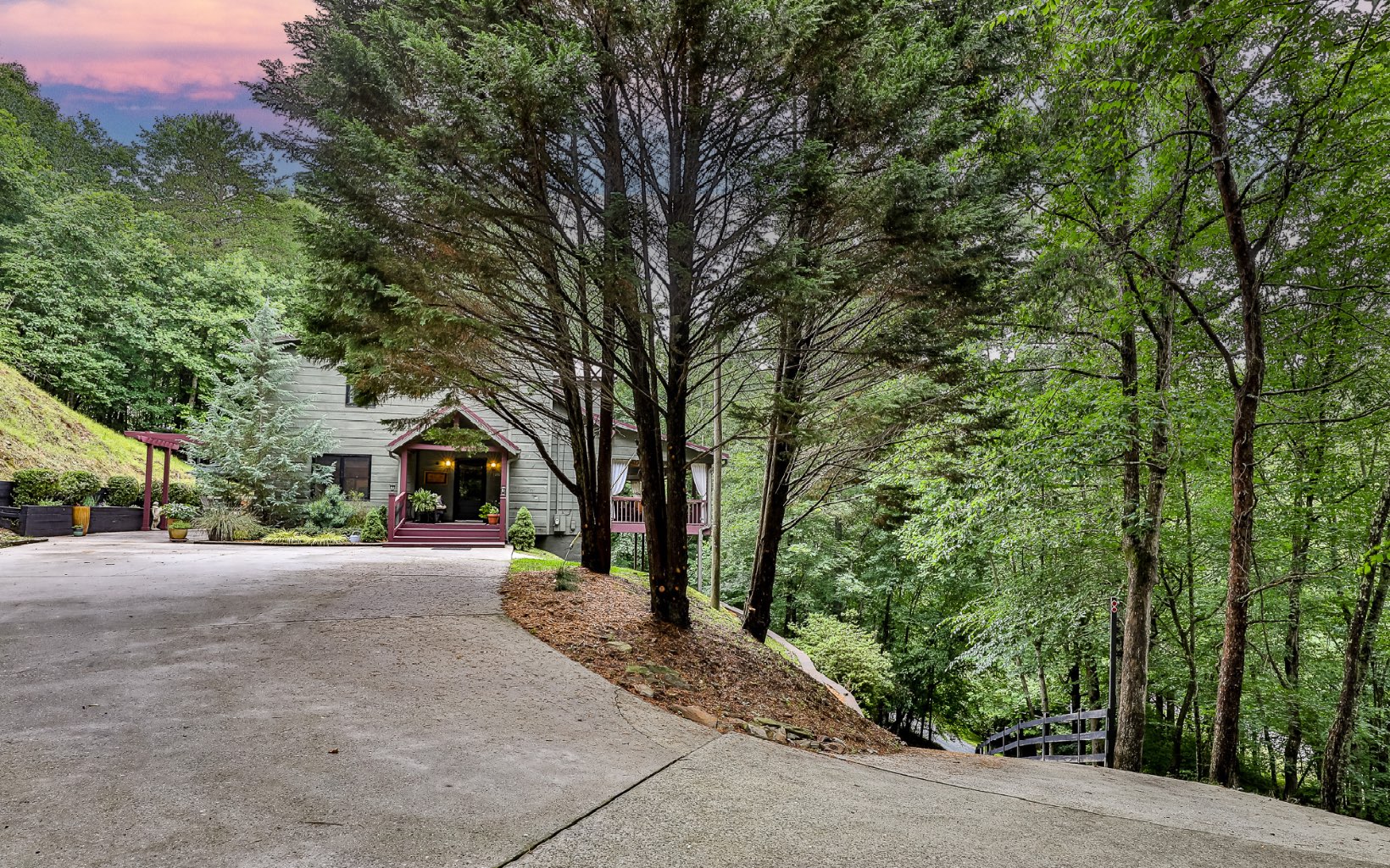 148 Poolside Court