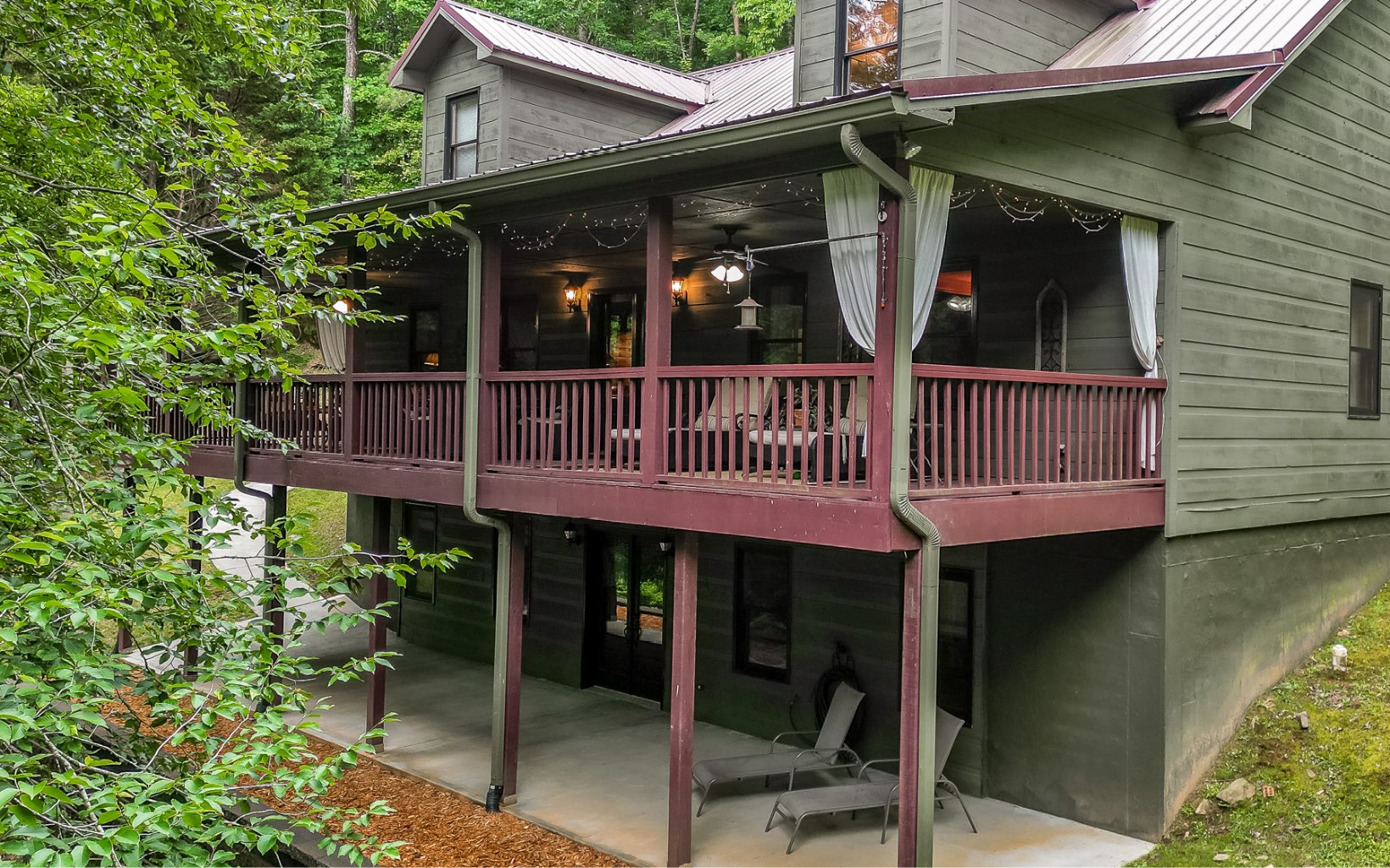 148 Poolside Court