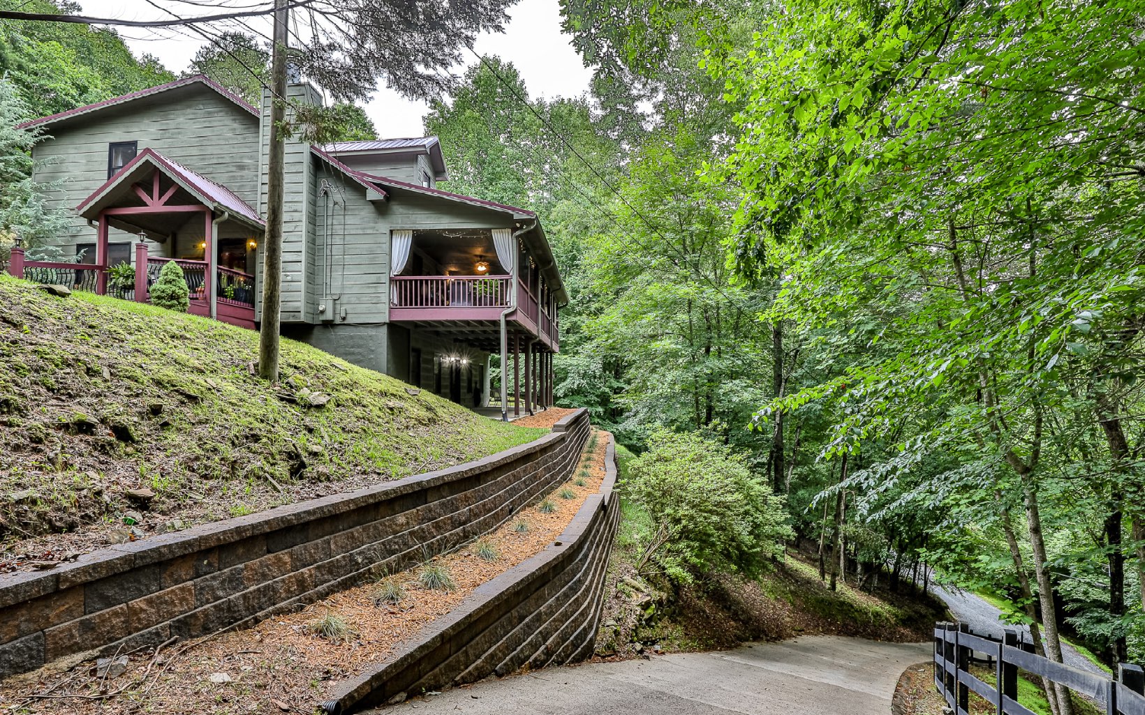 148 Poolside Court