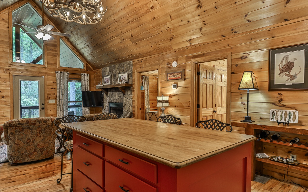1426 Cashes Valley Lane