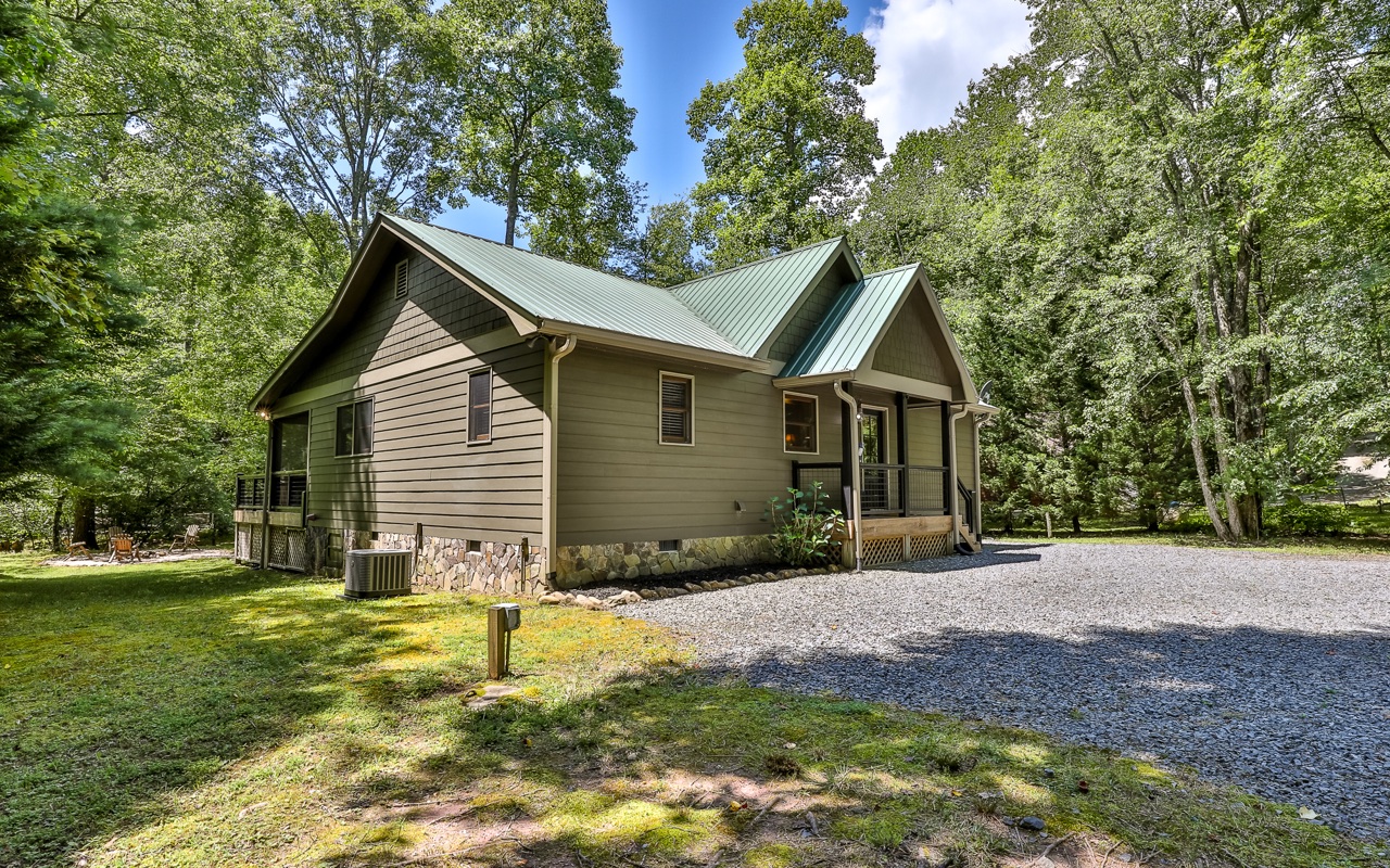1426 Cashes Valley Lane