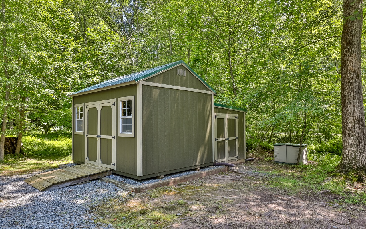 1426 Cashes Valley Lane