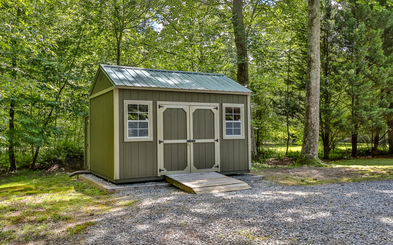1426 Cashes Valley Lane