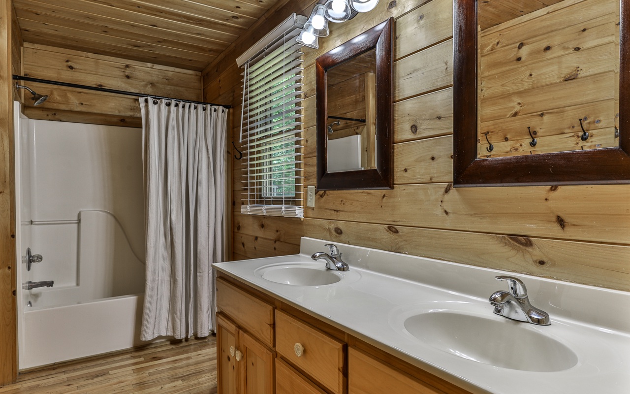 1426 Cashes Valley Lane