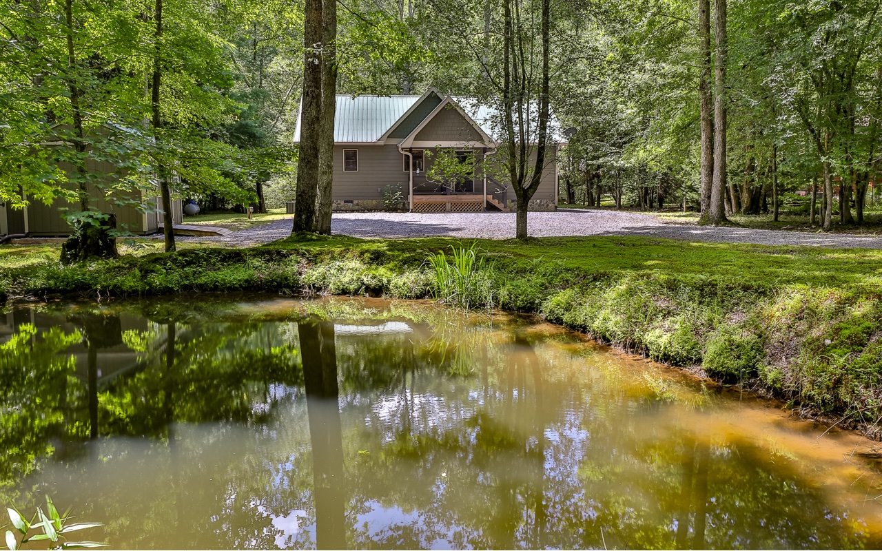 1426 Cashes Valley Lane