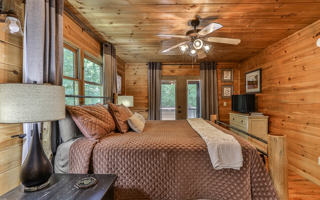 1426 Cashes Valley Lane