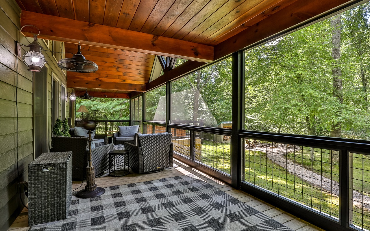 1426 Cashes Valley Lane