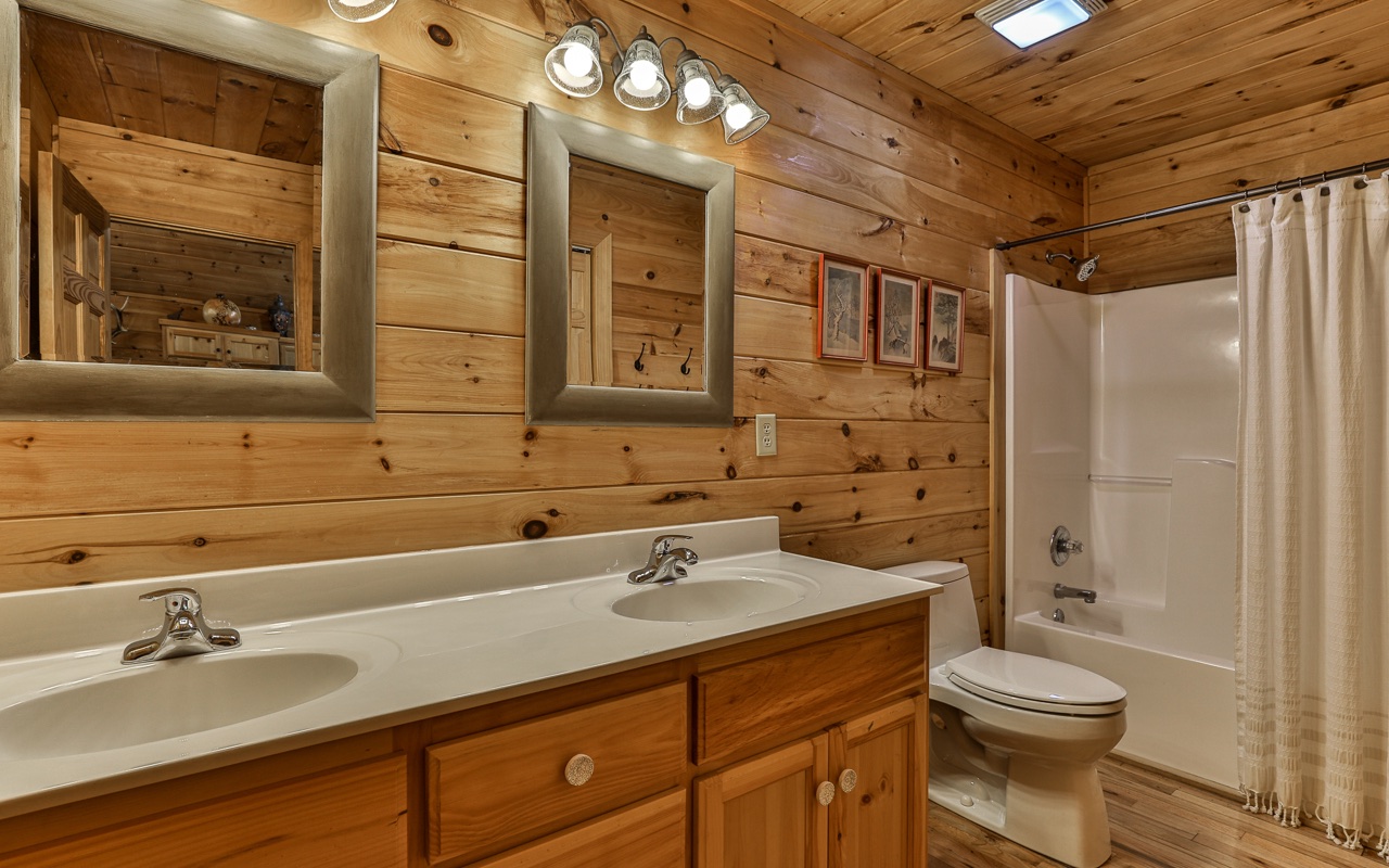 1426 Cashes Valley Lane