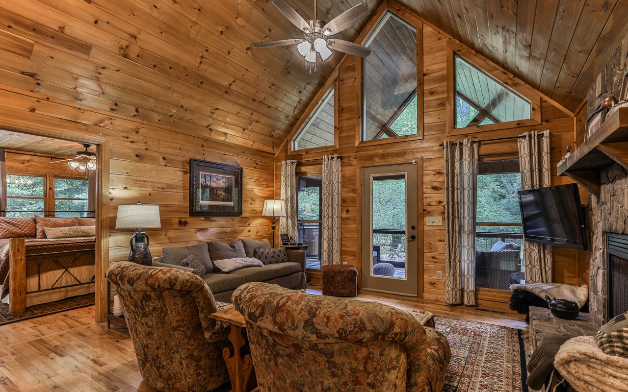 1426 Cashes Valley Lane