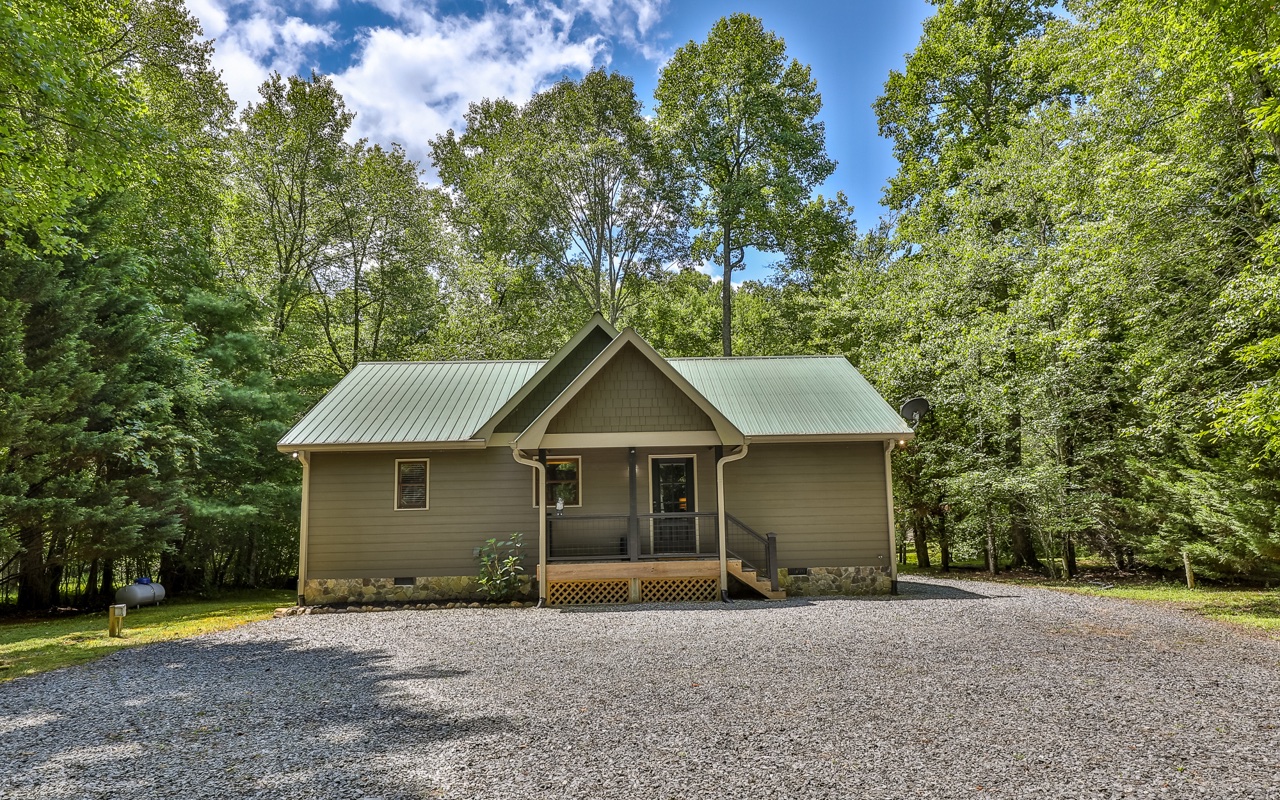 1426 Cashes Valley Lane
