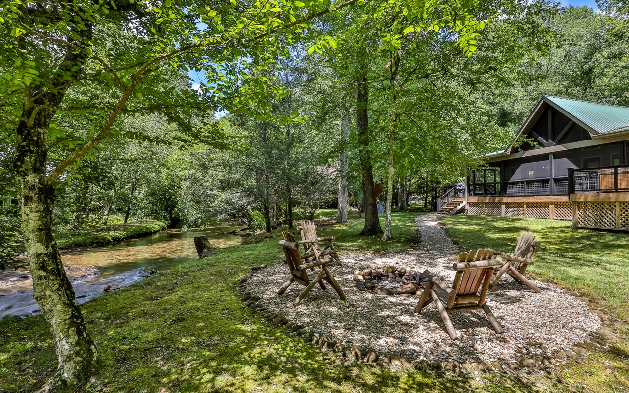 1426 Cashes Valley Lane