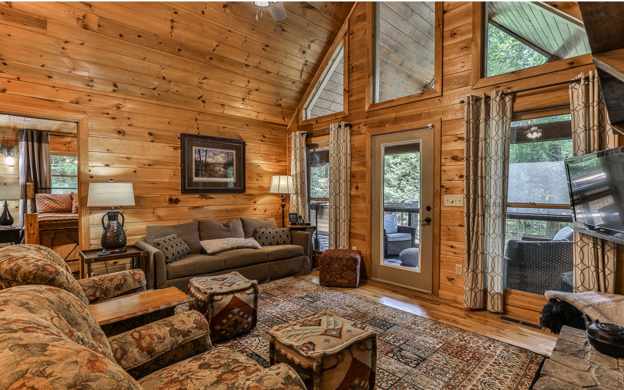 1426 Cashes Valley Lane