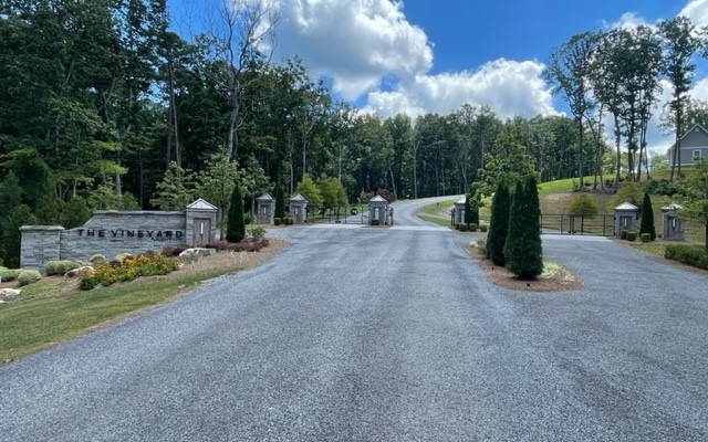 LT147 Twisted Oak Drive