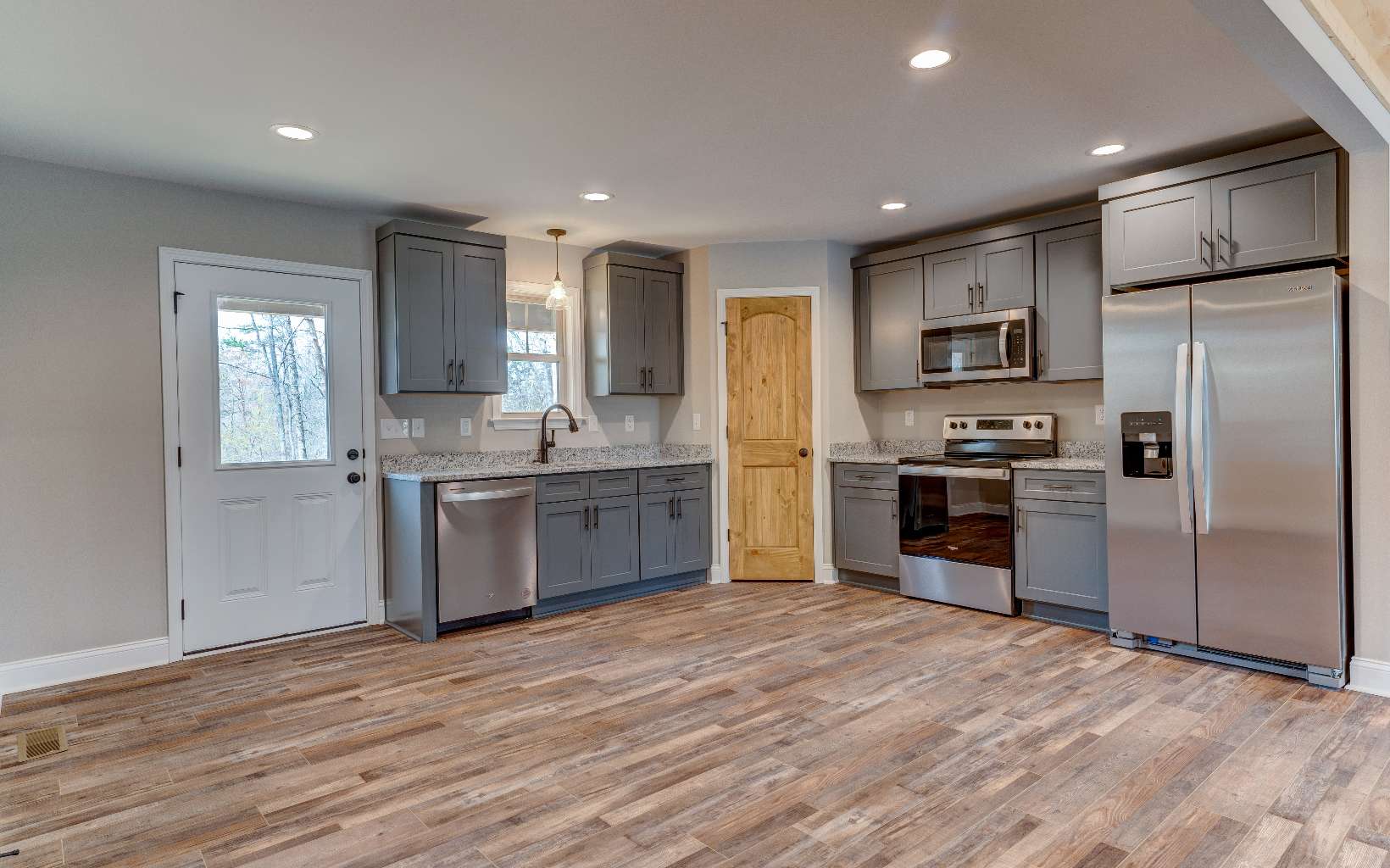 1214 Zenith Trail