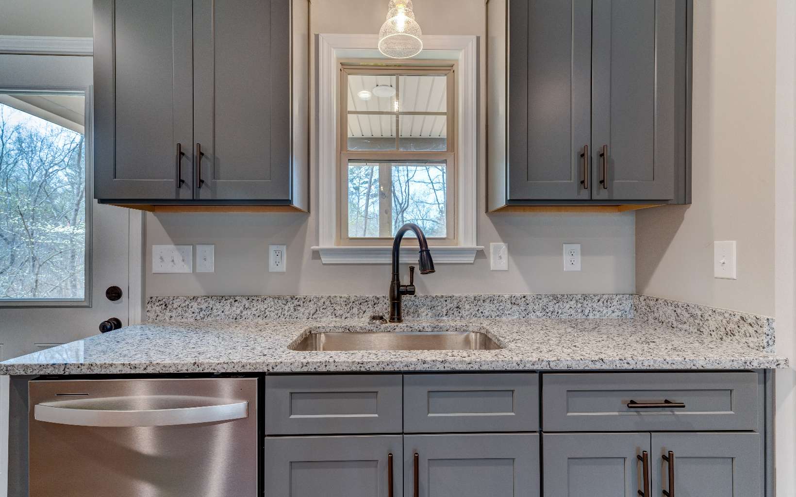 1214 Zenith Trail