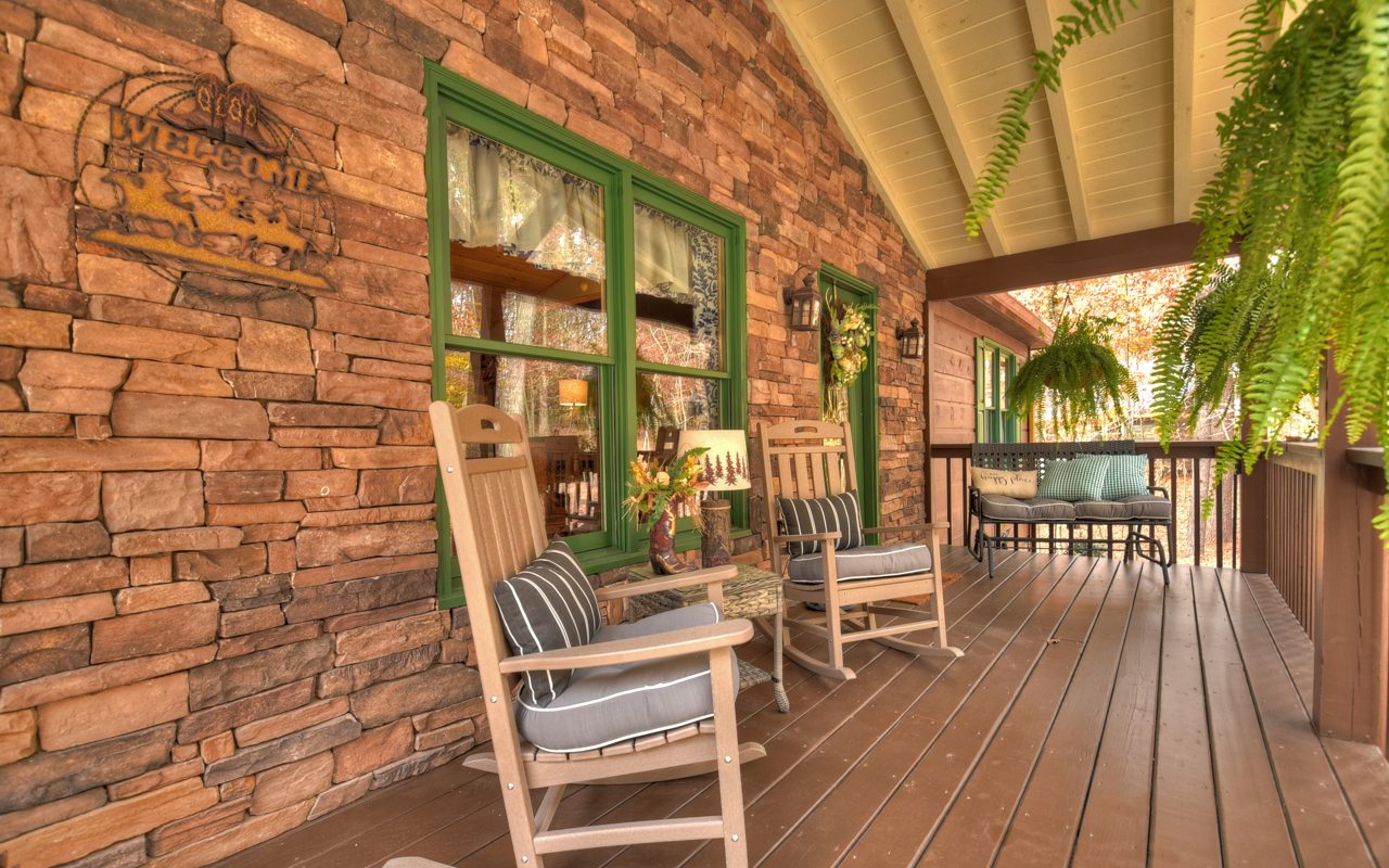 16 Glen Hollow Court