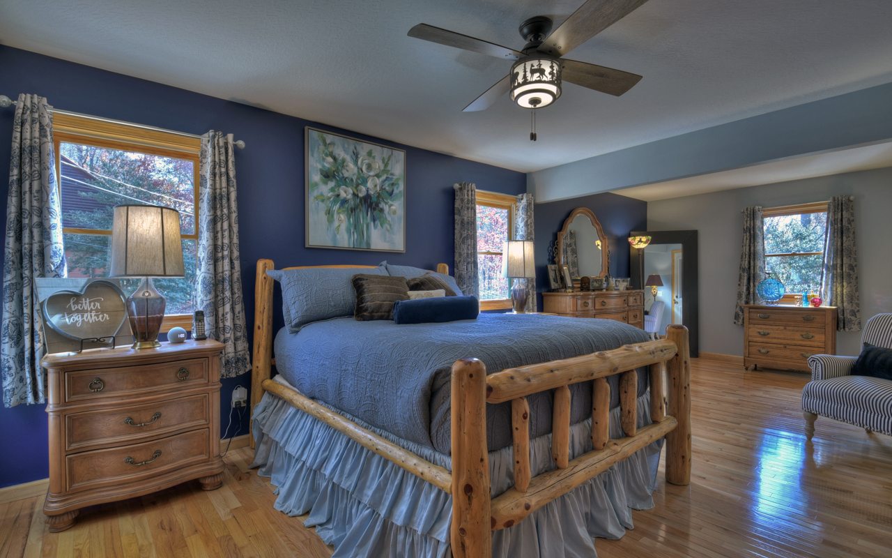 16 Glen Hollow Court