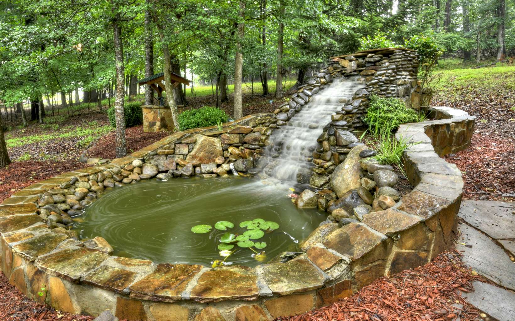 16 Glen Hollow Court