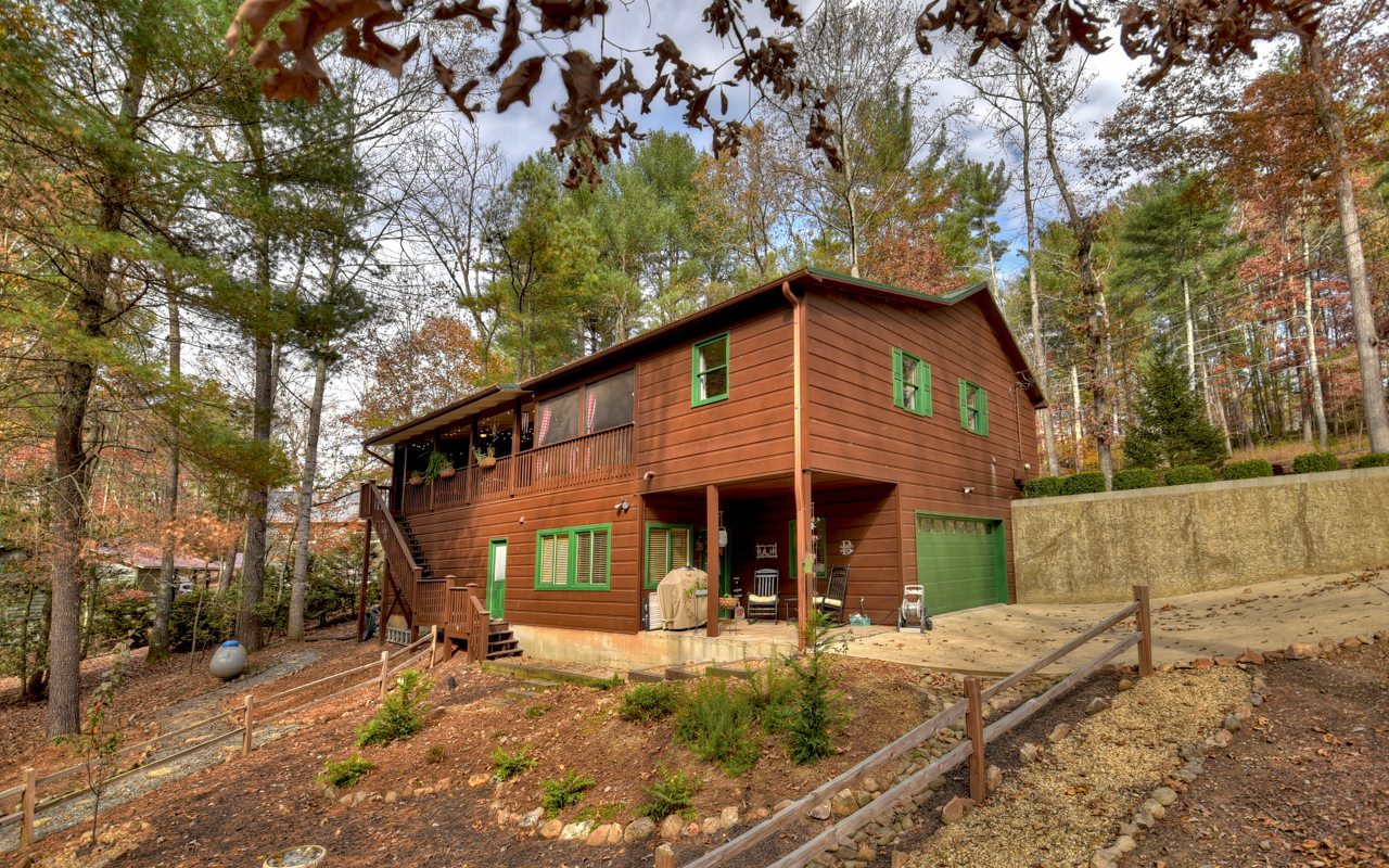 16 Glen Hollow Court