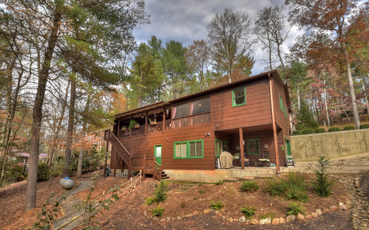 16 Glen Hollow Court