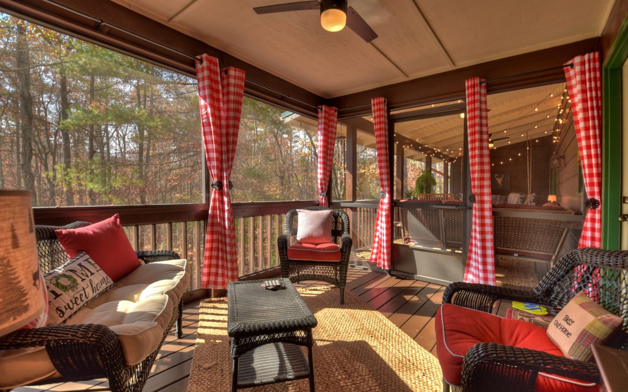 16 Glen Hollow Court