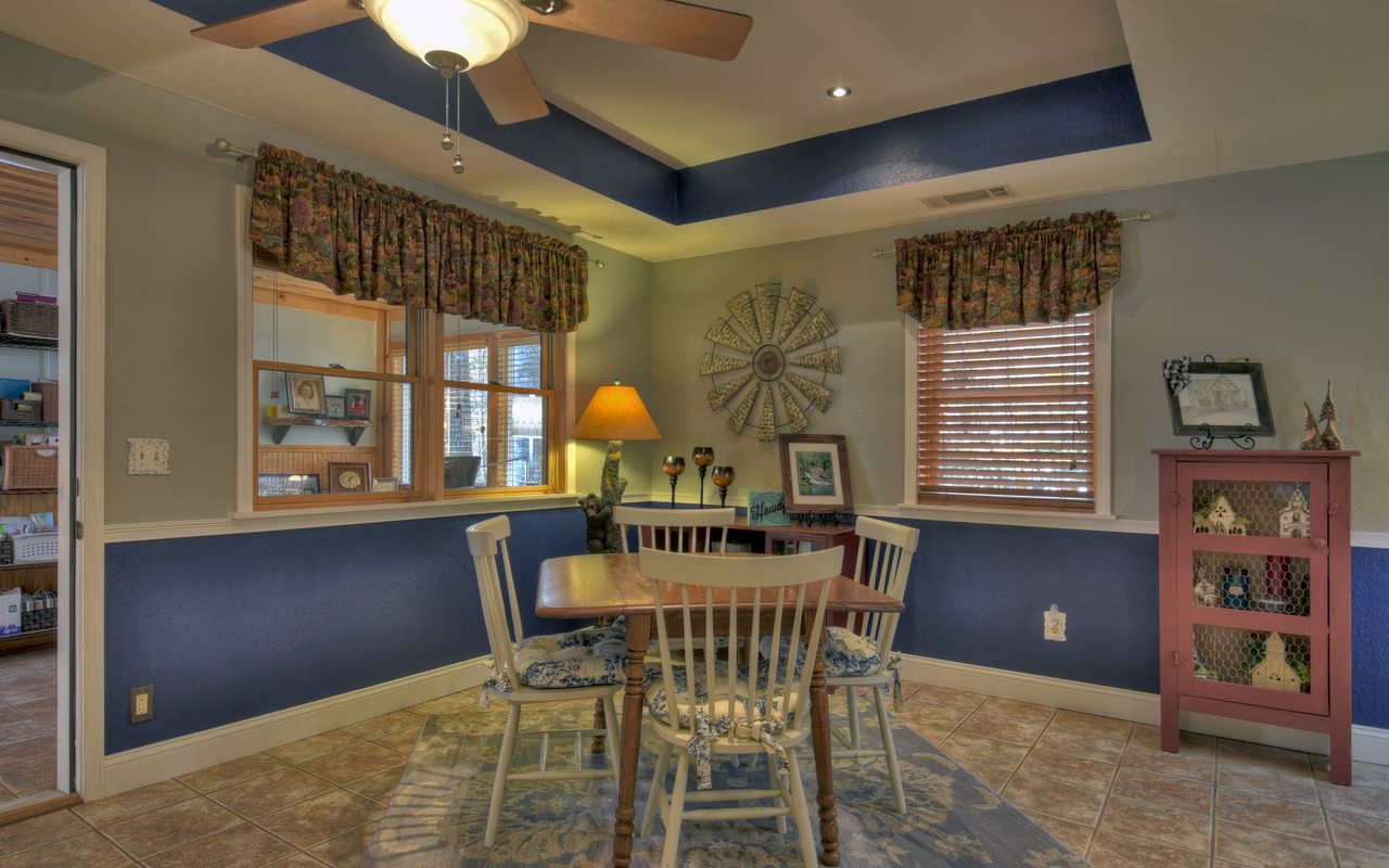 16 Glen Hollow Court