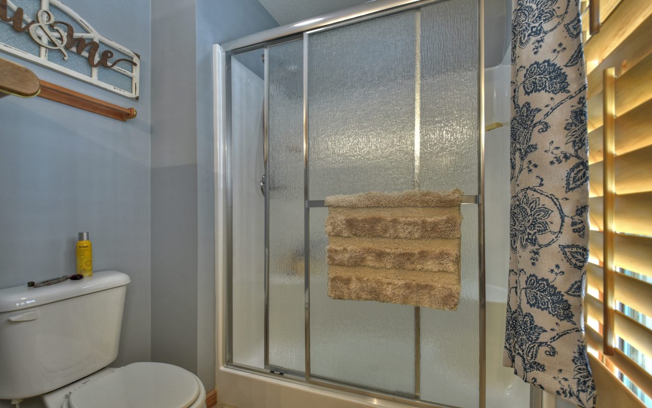 16 Glen Hollow Court