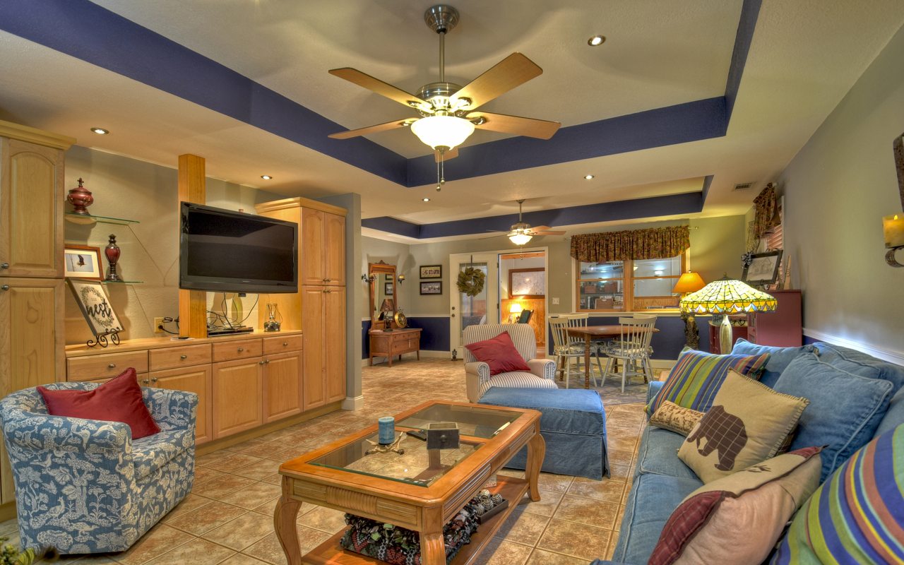 16 Glen Hollow Court