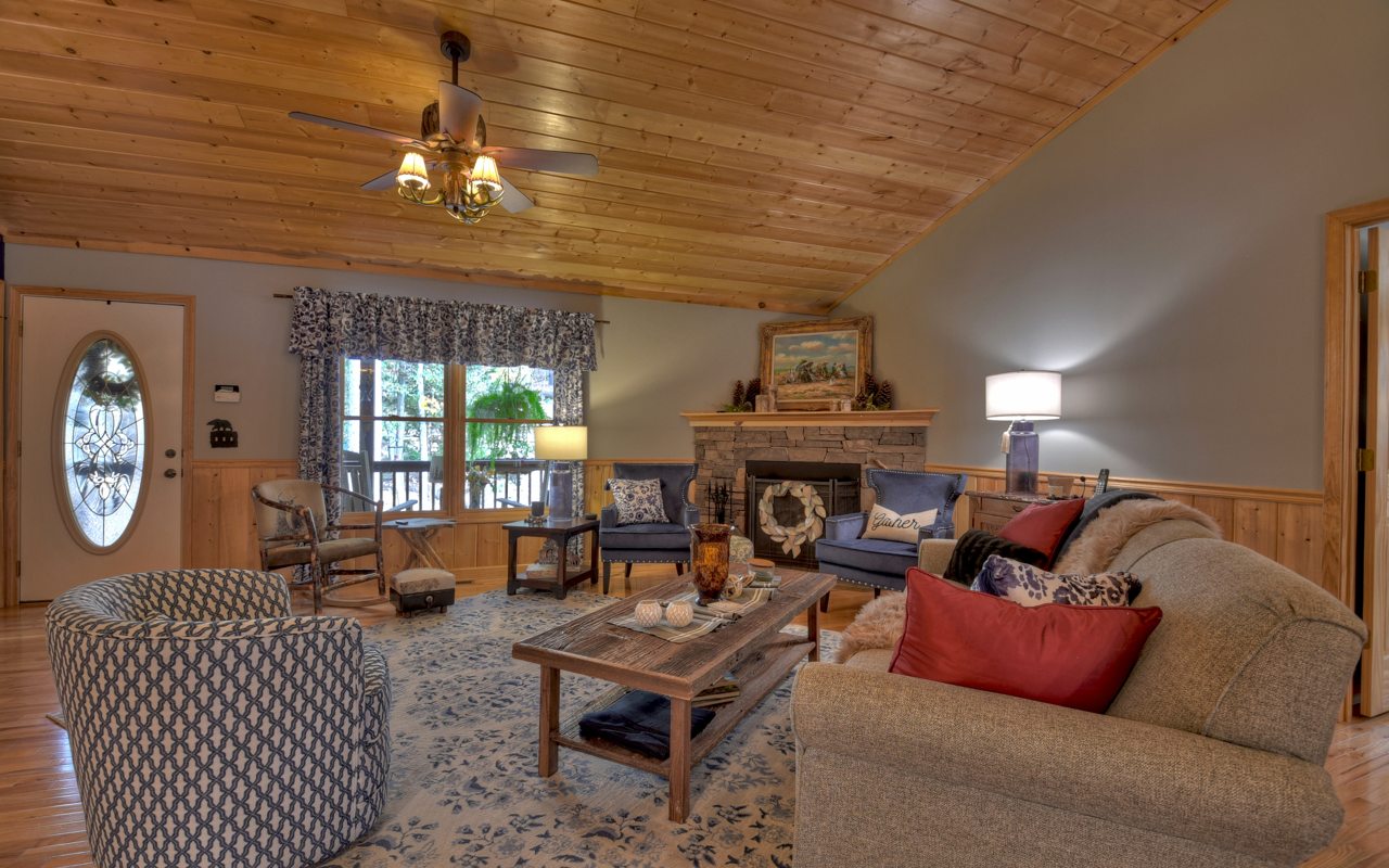 16 Glen Hollow Court