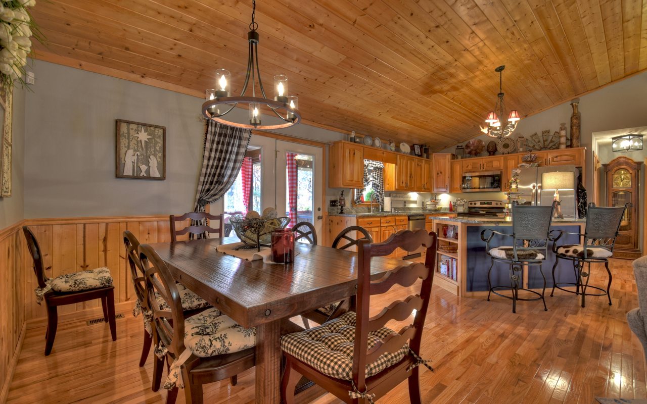 16 Glen Hollow Court