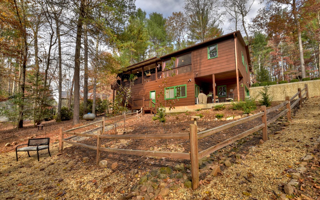 16 Glen Hollow Court