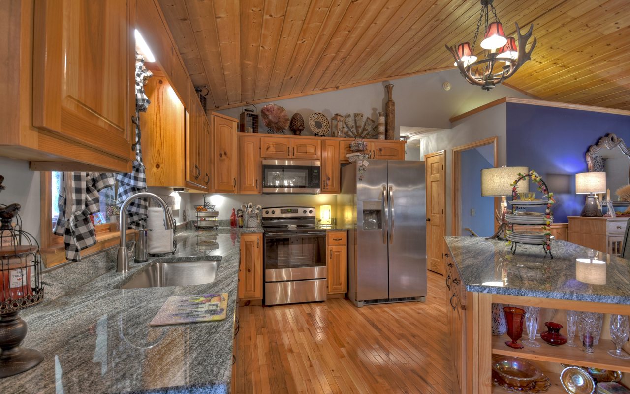 16 Glen Hollow Court