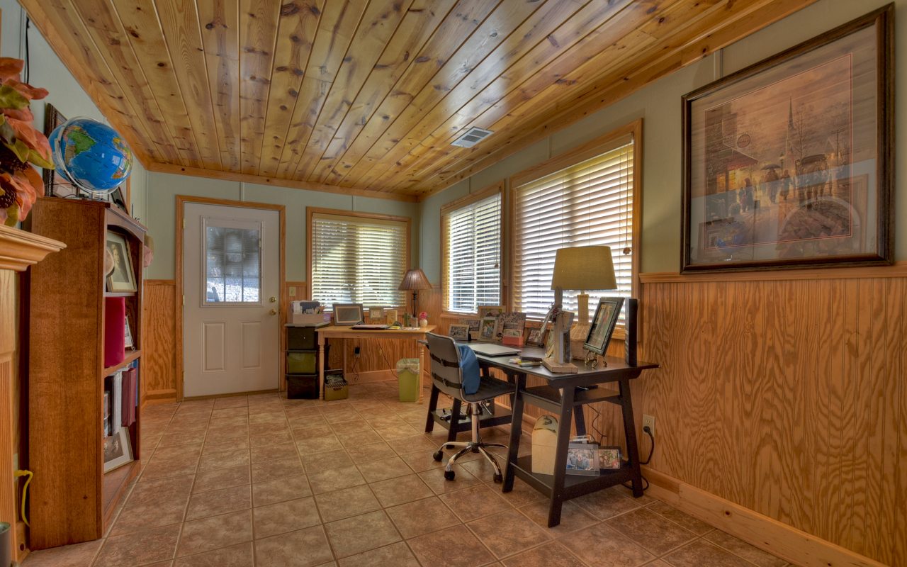 16 Glen Hollow Court