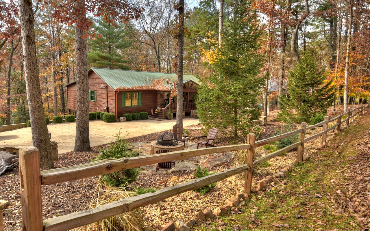 16 Glen Hollow Court