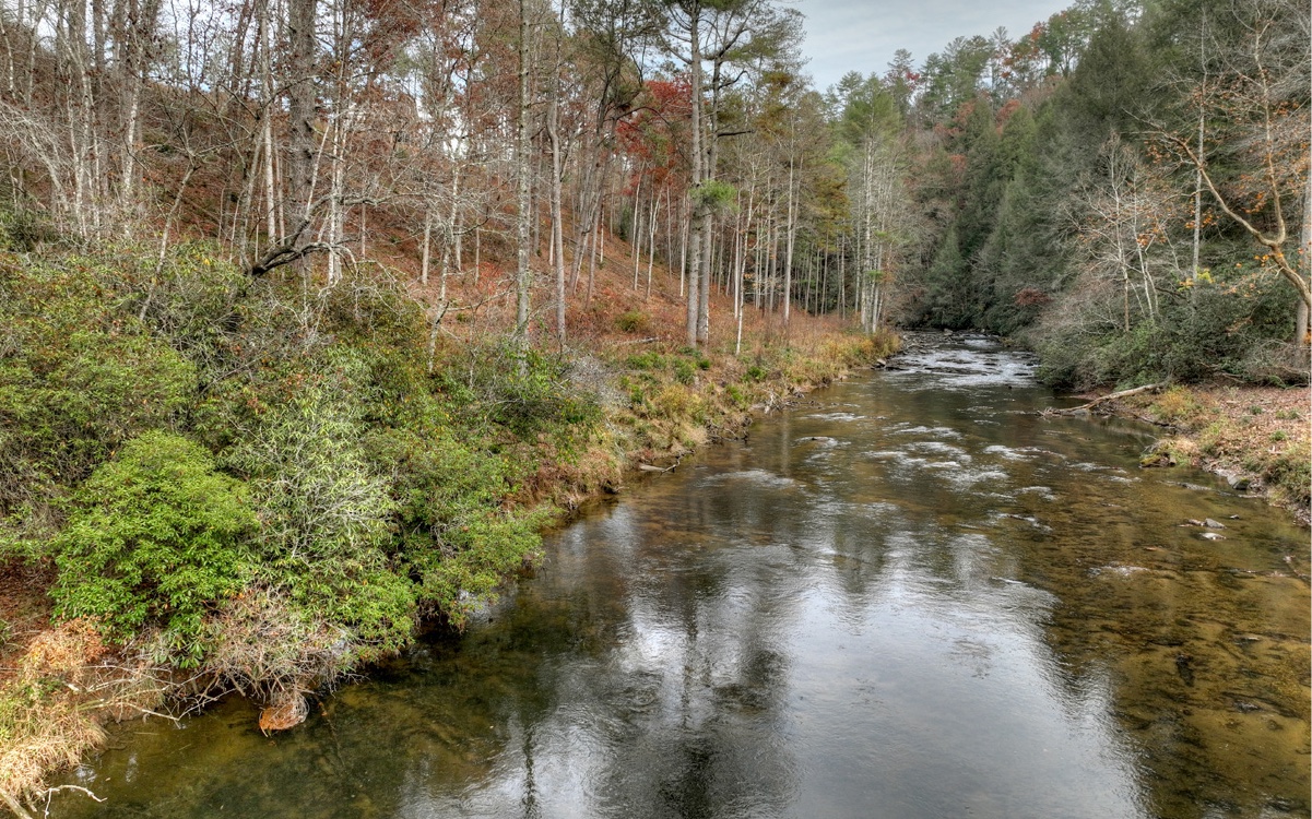 LT226 Woodstone Trail