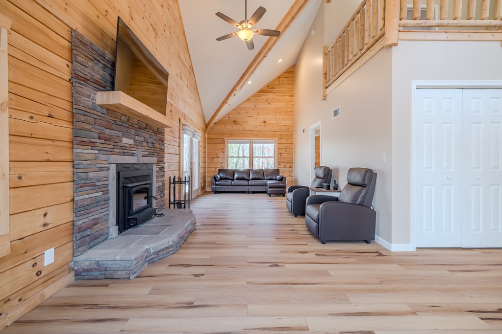 102 Red Hawk Trail
