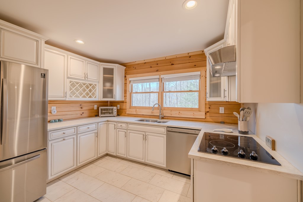 102 Red Hawk Trail