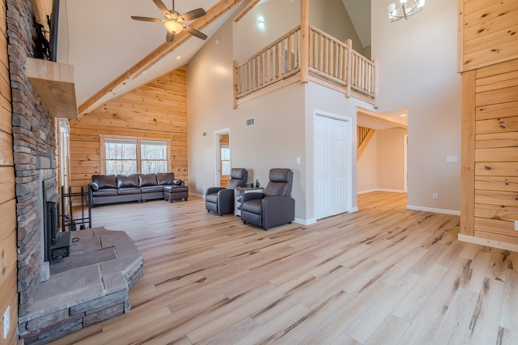102 Red Hawk Trail