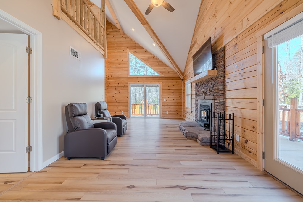 102 Red Hawk Trail
